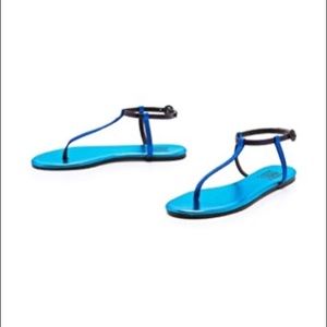 Avec Modération blue sandals